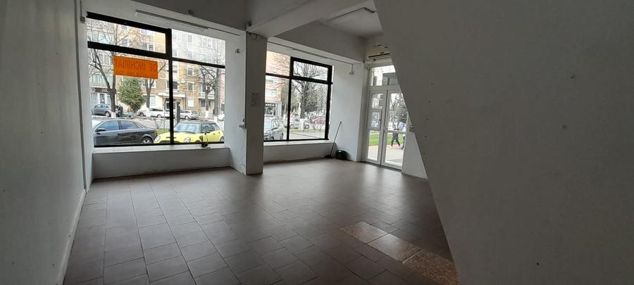 Ofer de inchiriat spatiu comercial cu vad - 1