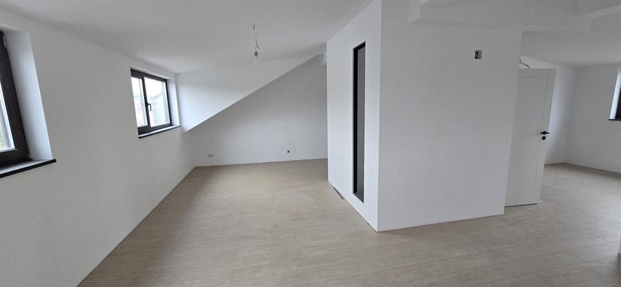 Casă cu 4 camere cu Teren 227 Mp în Central