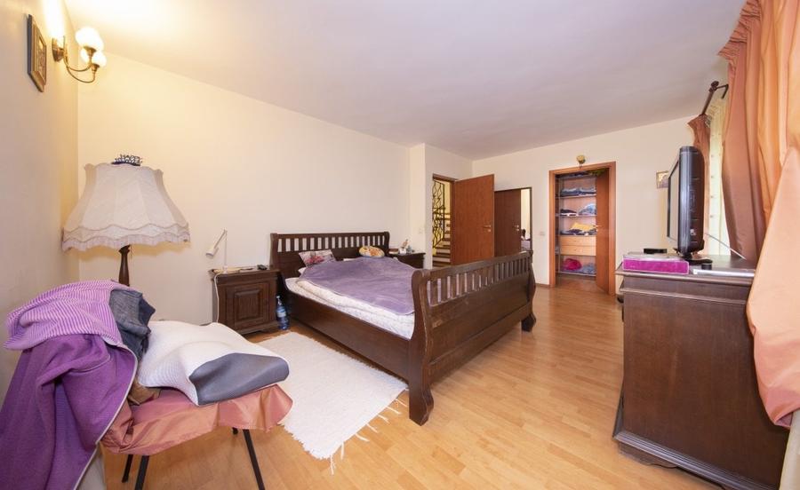 Casă De Vânzare, Lângă Pădurea Roșu Liberă, P+2, 5 Camere  Garaj + 2 Parcări - 11