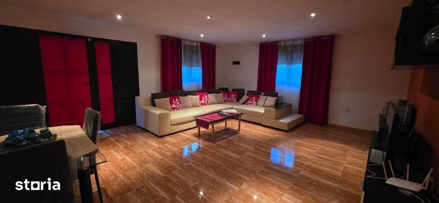 Casă cu 6 camere cu Teren 769 Mp în Prăjești