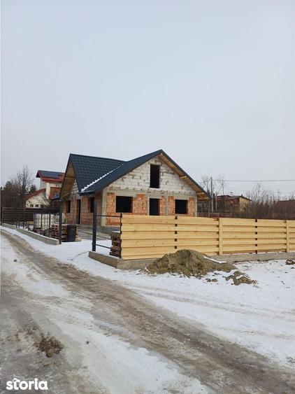 Casă cu 3 camere decomandat cu Teren 500 Mp în Bârnova