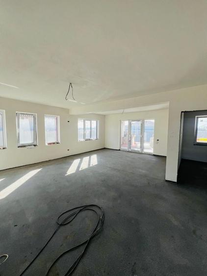 Casa noua ,  finisata cu 5 camere in localitatea Santandrei - 2