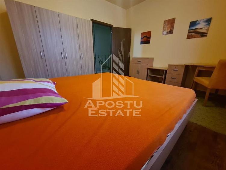 Casa, 4 camere, 3 locuri de parcare, zona Sagului - 2