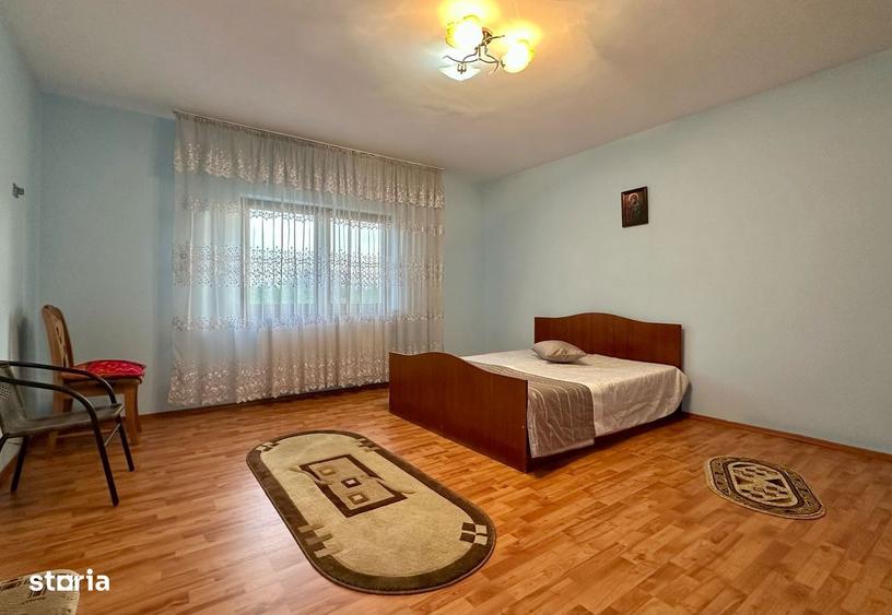 Casa spa?ioasa (6 camere) + teren 1382mp + garaj si foisor - 12