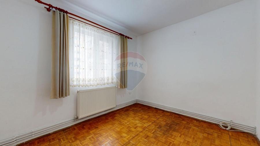 De vânzare: 2 camere, baie cu geam, etaj 2 - 9