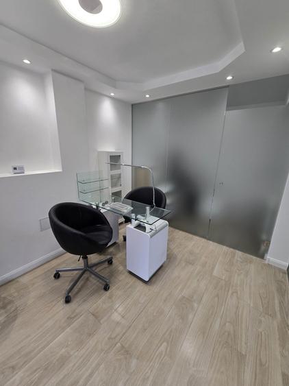 Salon de infrumusetare complet utilat zona centrala - 8