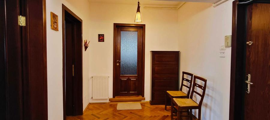 Inchiriez apartament 2 camere, Centrul Istoric - str. Closca 25 - 1
