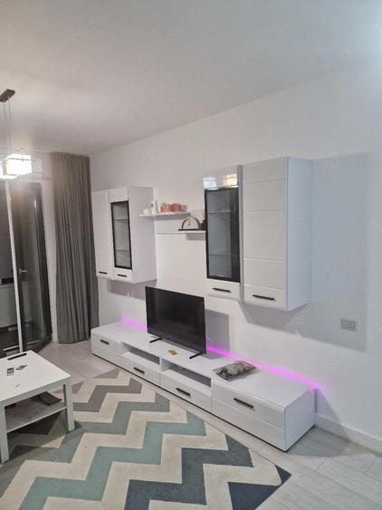 inchiriez apartament 2 camere decomandat - 1