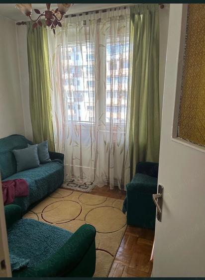 Apartament cu 4 camere decomandat în Central