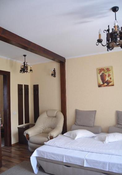 De vanzare pensiune situata in Busteni - 12