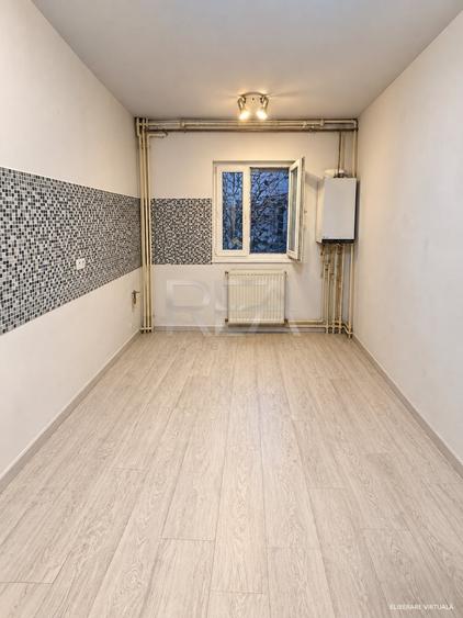 Apartament cu 3 camere decomandat în Apusului
