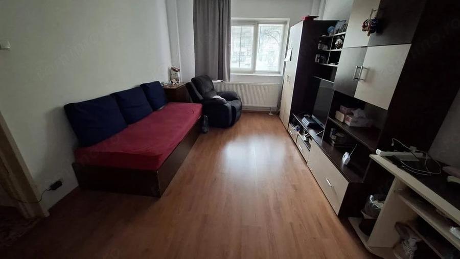 Apartament cu 3 camere decomandat în Rahova