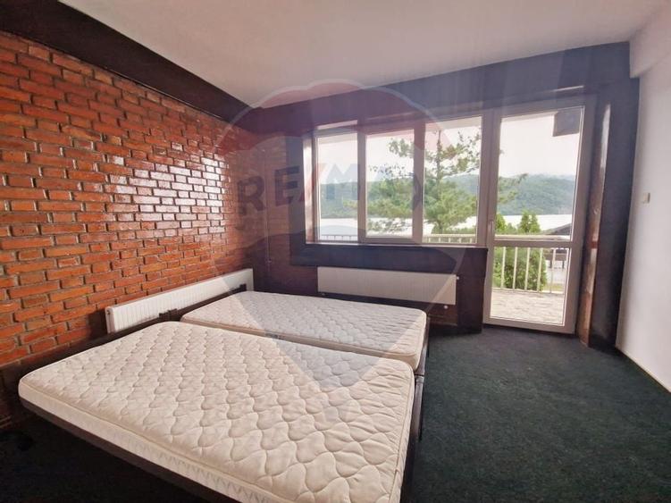 Pensiune Eselnita / 16 camere / Teren - 1448 mp / Ponton - 18