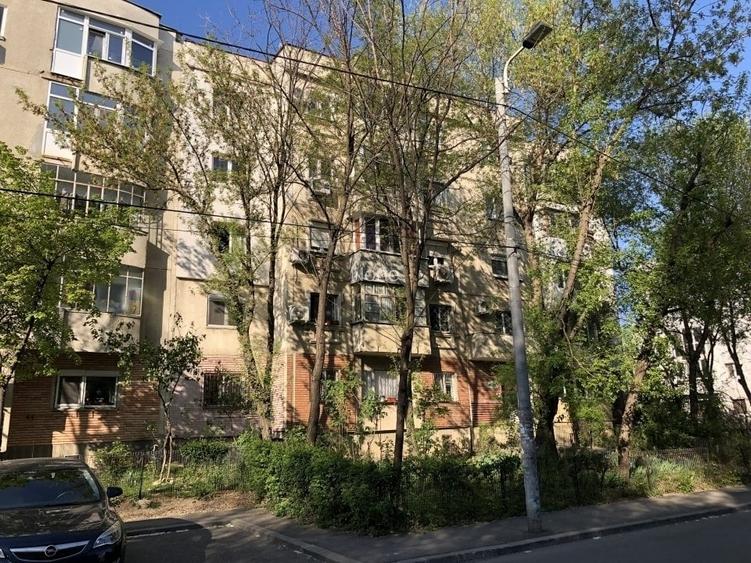 Apartament cu 3 camere decomandat, mobilat în Virtuții