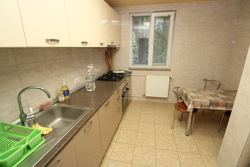 Apartament cu 3 camere decomandat în Drumul Taberei