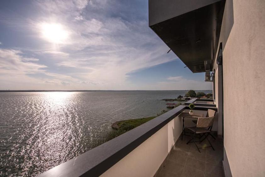 APARTAMENT 3 CAMERE MAMAIA CU VEDERE LA LAC - 1