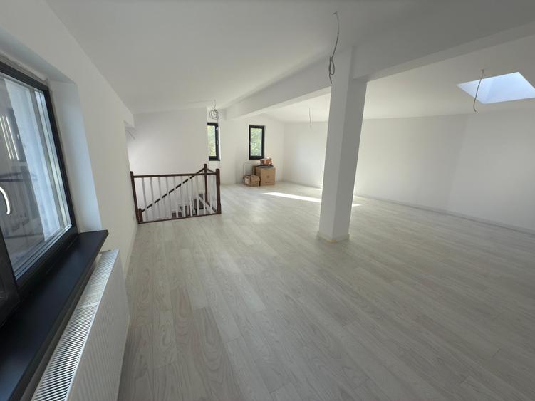 Metrou,Eroii  Revolutiei  PADESUL Vila 2024 ,Finisaje lux ,BINE CONSTRUITA 6 cam - 17