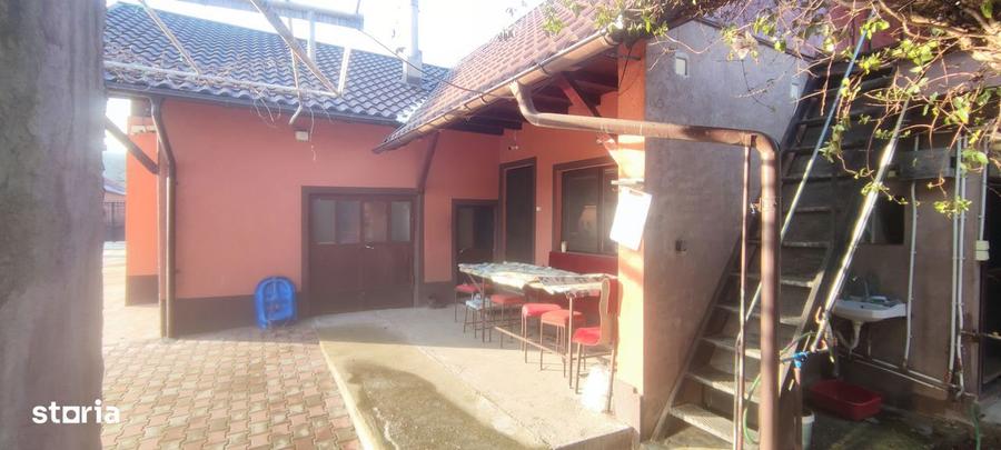 Casa renovata, utilitati complete (Gaz) + 1900 mp teren Scurta, BC - 11