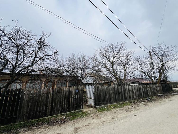 Casa Batraneasca-7 Camere+Beci-Centrul Comunei Greaca(657MP Teren) - 1