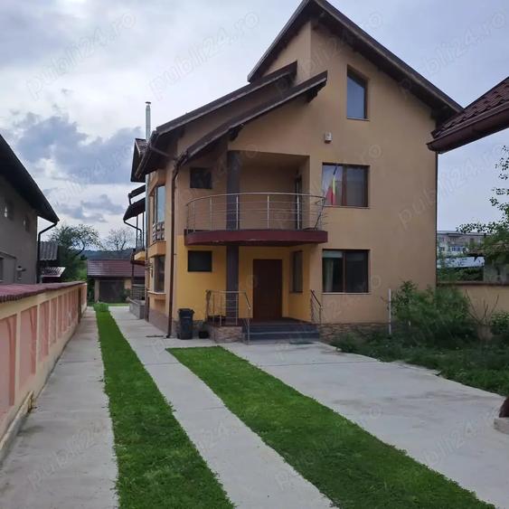 Casă cu 4 camere cu Teren 1478 Mp în Pucioasa