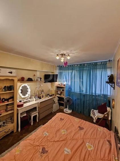 Apartament cu 3 camere decomandat, mobilat în Titan