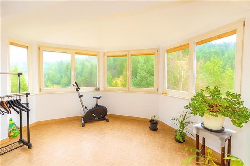 Resedinta distincta,panorama urbana, amplasare de top,Zarnesti,Brasov - 7