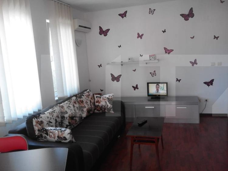 Apartament de vanzare, cu 2 camere, 48 mp, zona Soarelui - 1