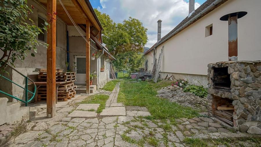 Casa spatioasa cu teren generos, in zona centrala a Sacelelor - 9