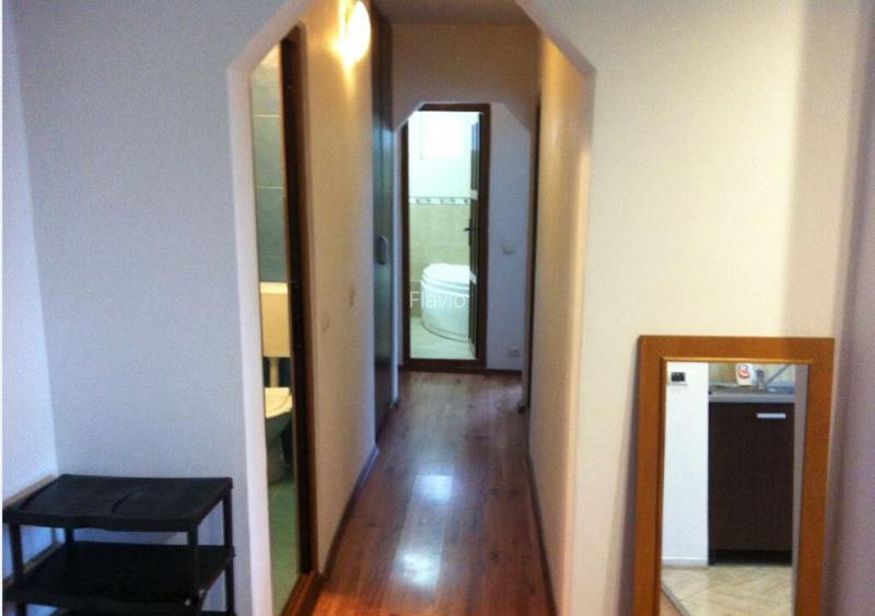 Inchiriez apartament 3 camere Dristor metrou pentru fete studente