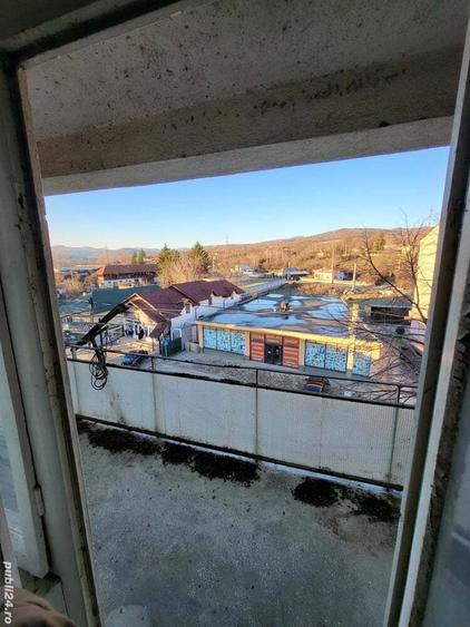 De vanzare apartament cu 3 camere etaj 3 in Parscov ,zona centrala! - 7