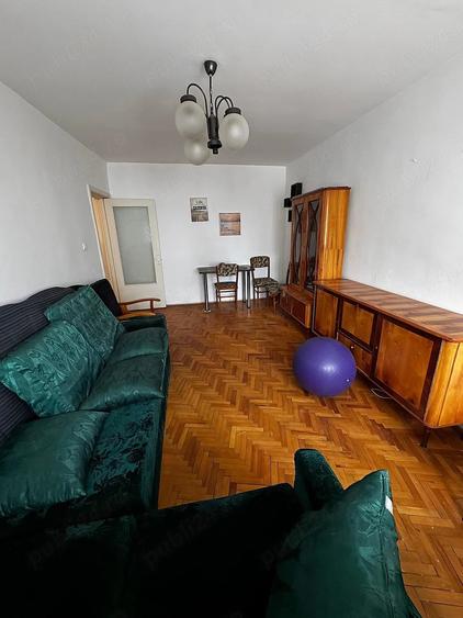 Apartament cu 3 camere decomandat în Complex Studențesc
