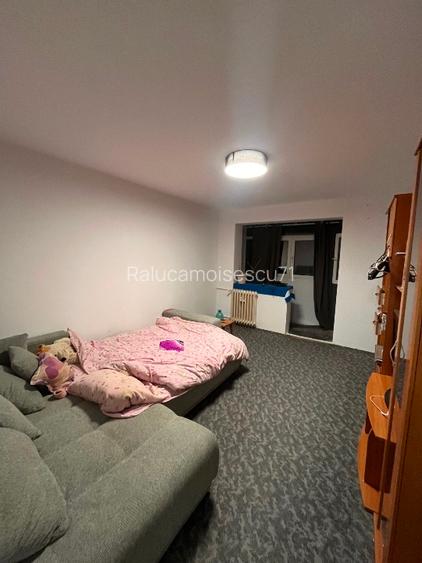 Vând ap 3 camere, decomandat