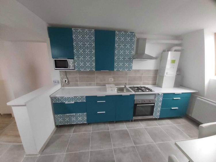 Inchiriez apartament 3 camere zona Lipovei - 1