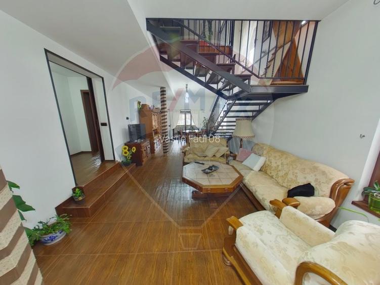 Casa cu 5 camere de vanzare, str. Dragos Voda