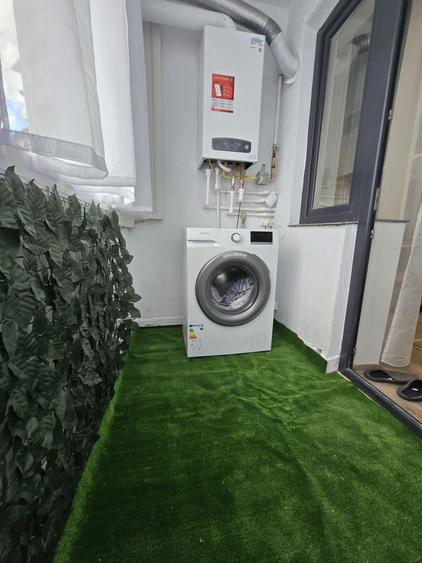 Apartament cu 3 camere decomandat în Exterior Vest