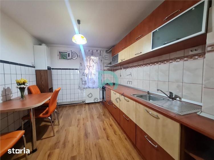 Apartament cu 3 camere semidecomandat în Triaj