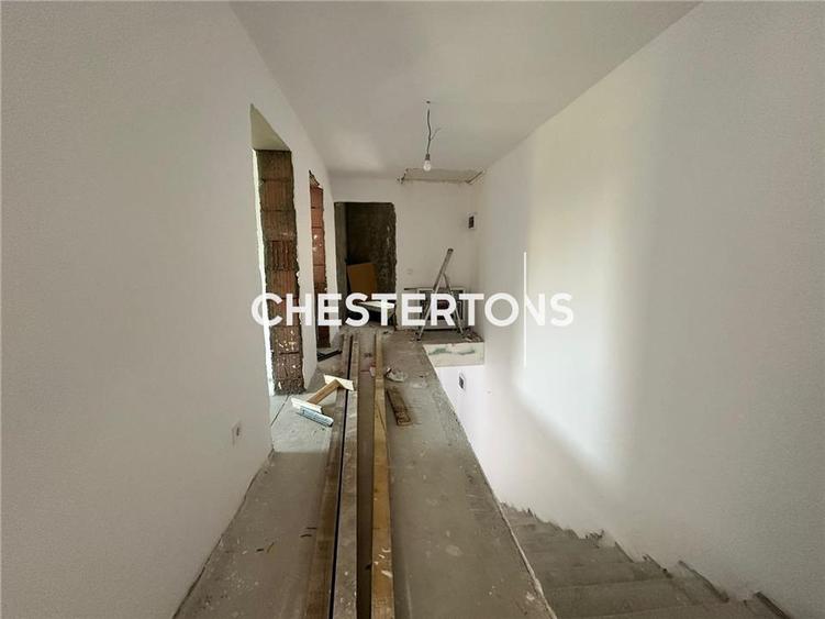 Casă individuală cu 4 camere cu Teren 503.10998535156 Mp în Central