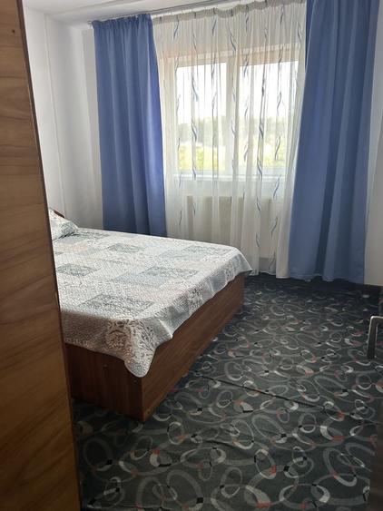 Apartament cu 3 camere decomandat în Pietroasa