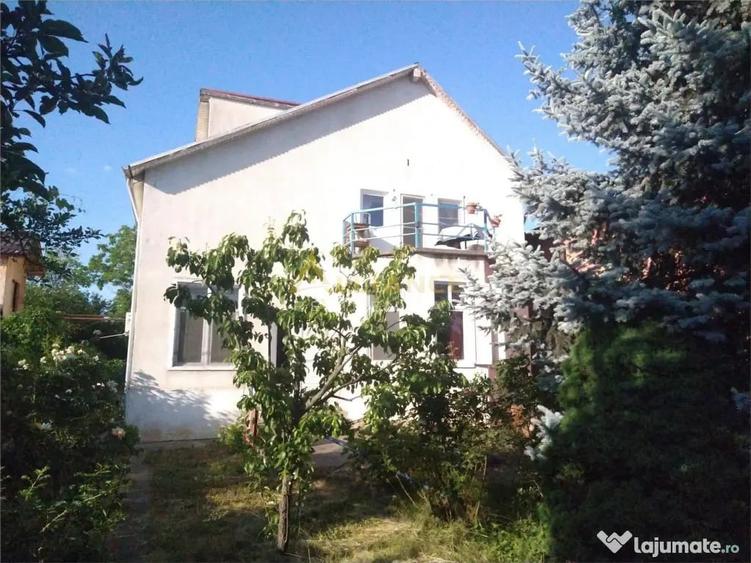 Casă cu 6 camere cu Teren 1500 Mp în Central