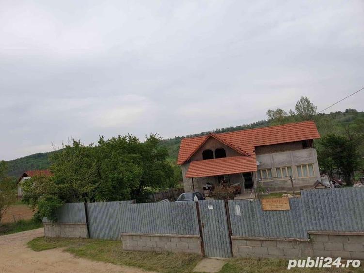 Casă cu 2 camere cu Teren 1000 Mp în Florești