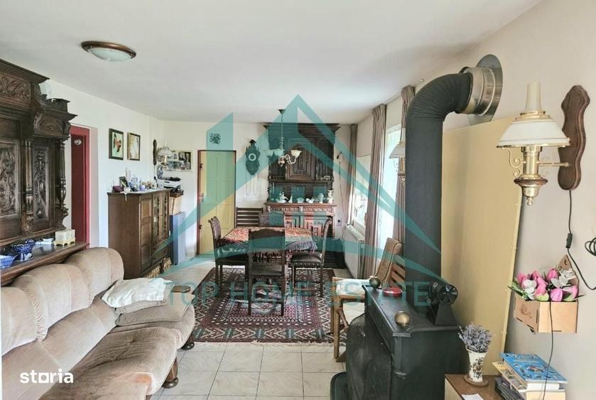 Casă cu 3 camere decomandat în Cojocani