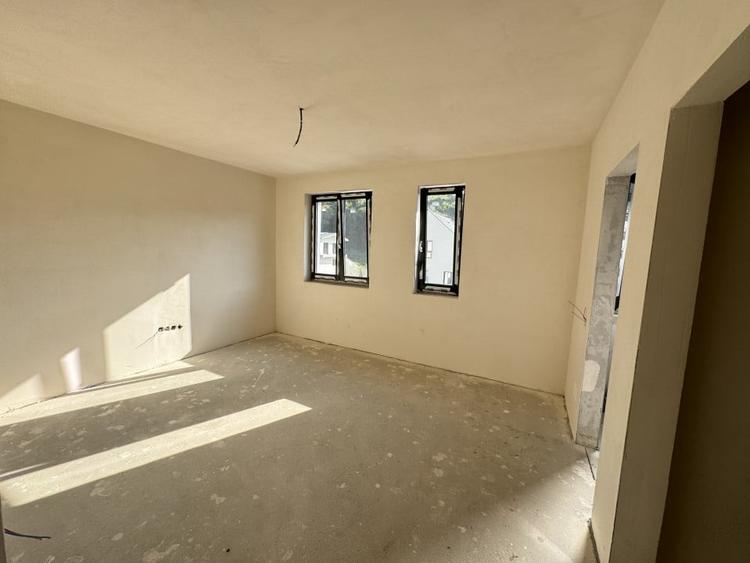 Duplex cu 6 camere cu Canalizare în Tăuți