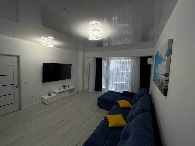 Inchiriez apartament 2 camere cu vedere la mare, decomandat si spatios - 1