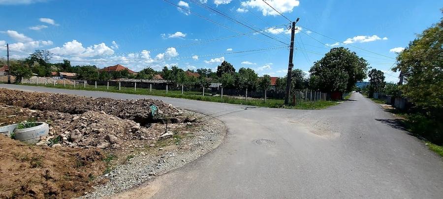 Teren de 3400 mp, în Pociovaliștea