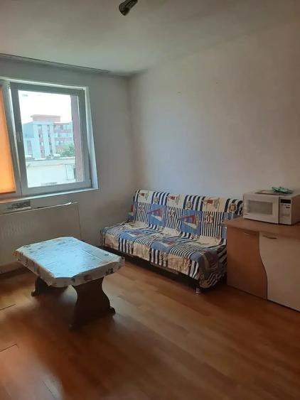 Apartament cu 3 camere semidecomandat în Gării