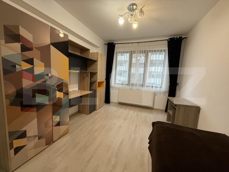Apartament cu 3 camere decomandat, mobilat în Tractorul