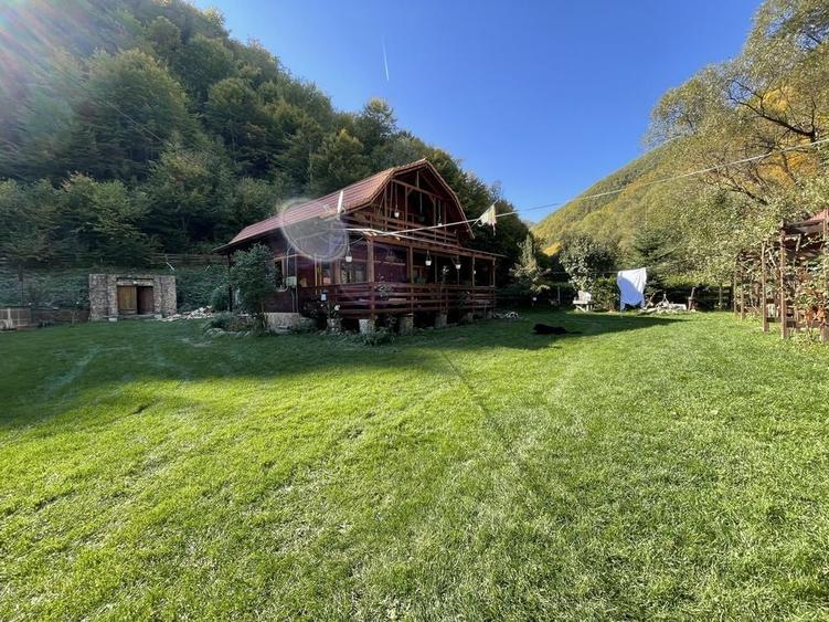 Casă cu 3 camere în Ocoliș