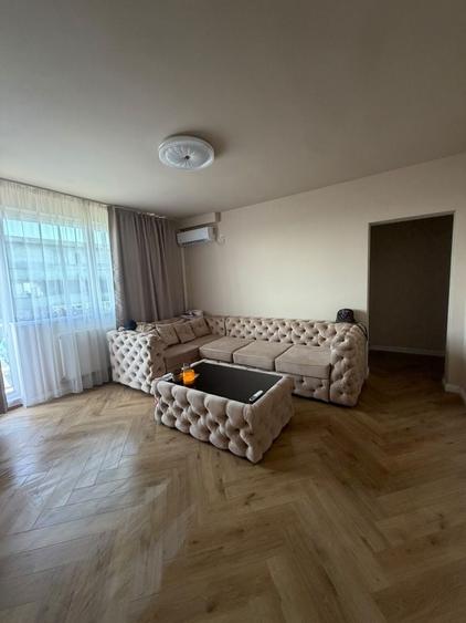 Apartament cu 3 camere decomandat în Sud