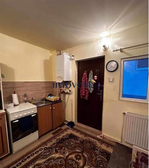Apartament cu 3 camere semidecomandat în Aurel Vlaicu