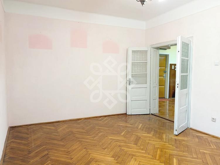 Apartament cu 3 camere decomandat în Central